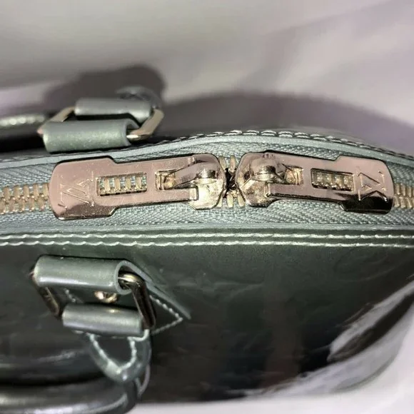Louis Vuitton Vernis Alma MM Gris Silver Grey Handbag Rare Color Limited Edition - Picture 4 of 12